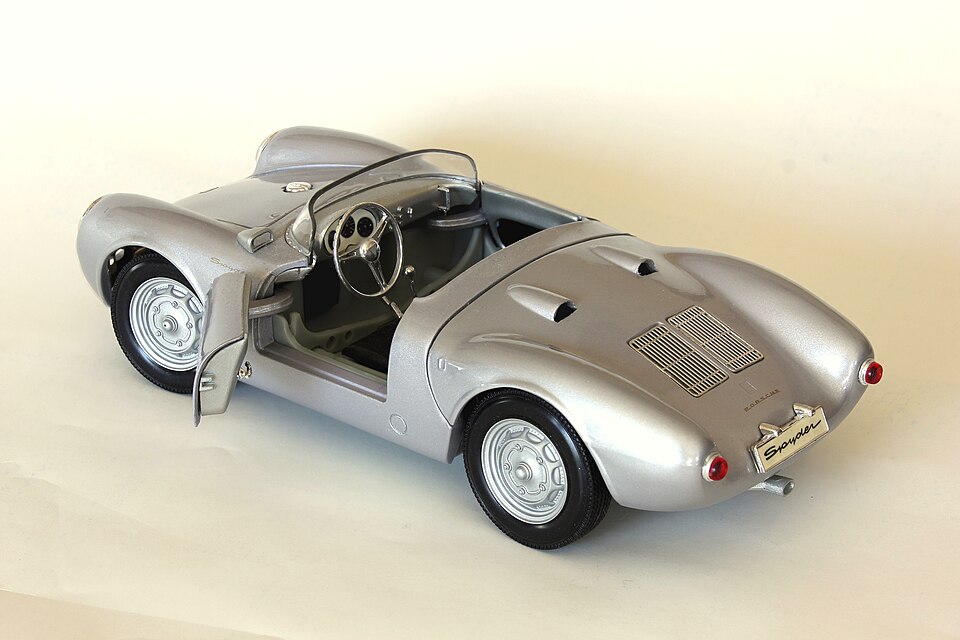 Porsche 550 A Maisto 1-18 (offene Tür), a model car by Maisto