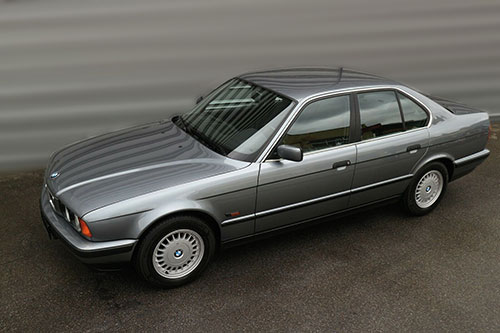BMW 535i (E34) – 1988 – GREY METALLIC 1:18 model