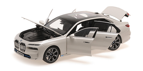 BMW i7 – 2022 – WHITE METALLIC 1:18 model