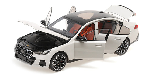 BMW i5 – 2023 – WHITE METALLIC 1:18 model