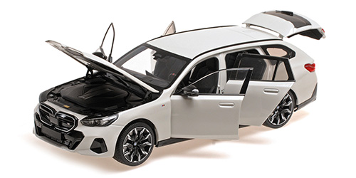 BMW i5 M60 TOURING – 2024 – WHITE METALLIC 1:18 model