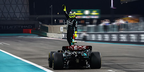 MERCEDES-AMG PETRONAS FORMULA ONE TEAM F1 W15 E PERFORMANCE – LEWIS HAMILTON – LAST RACE MERCEDES GP – ABU DHABI GP 2024 W/FIGURINE 1:18 model