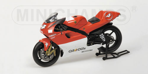 YAMAHA YZR 500 – MAX BIAGGI – TEAM MARLBORO YAMAHA – GP 500 2000 1:12 model