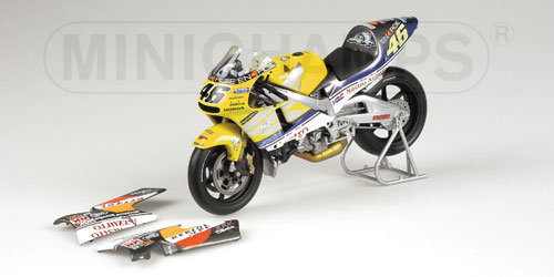 HONDA NSR 500 – VALENTINO ROSSI – WORLD CHAMPION – TEAM NASTRO AZZURRO – GP 500 2001 1:12 model