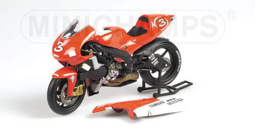 YAMAHA YZR 500 – MAX BIAGGI – TEAM MARLBORO YAMAHA – GP 500 2001 1:12 model