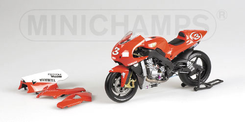 YAMAHA YZR-M1 – MAX BIAGGI – TEAM MARLBORO YAMAHA – MOTOGP 2002 1:12 model