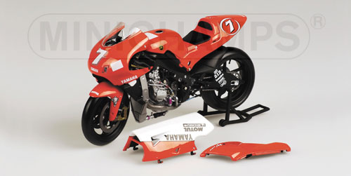 YAMAHA YZR-M1 – CARLOS CHECA – TEAM MARLBORO YAMAHA – MOTOGP 2002 1:12 model