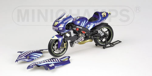 YAMAHA YZR 500 – OLIVIER JACQUE – TEAM GAULOISES YAMAHA TECH3 – MOTOGP 2002 1:12 model