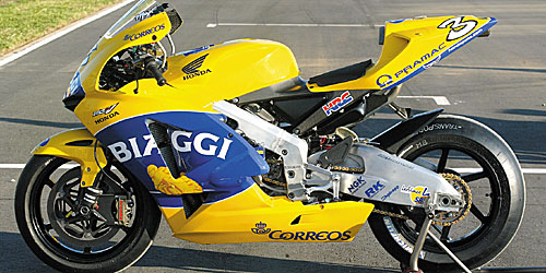 HONDA RC211V – MAX BIAGGI – TEAM CAMEL PRAMAC HONDA PONS – MOTOGP 2004 1:12 model