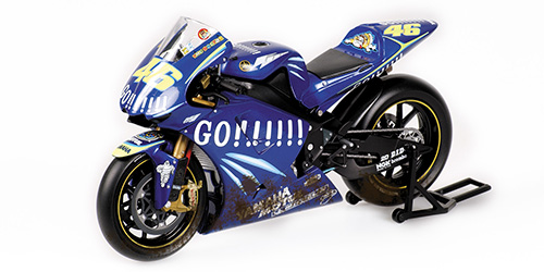 YAMAHA YZR-M1 – GAULOISES FORTUNA YAMAHA – VALENTINO ROSSI – WORLD CHAMPION – MOTOGP 2004 – DIRTY VERSION 1:12 model