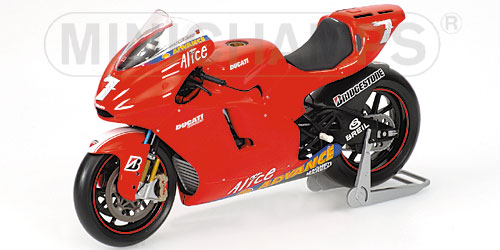 DUCATI DESMOSEDICI – CARLOS CHECA – TEAM DUCATI MARLBORO – MOTOGP 2005 1:12 model