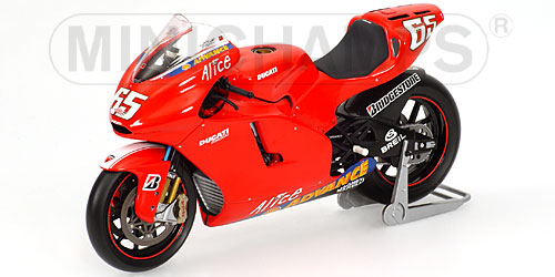 DUCATI DESMOSEDICI – LORIS CAPIROSSI – TEAM DUCATI MARLBORO – MOTOGP 2005 1:12 model