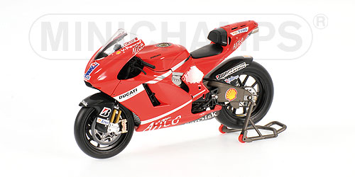 DUCATI DESMOSEDICI GP8 – CASEY STONER – TEAM MARLBORO DUCATI – MOTOGP 2008 1:12 model