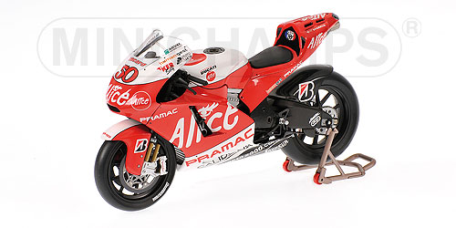 DUCATI DESMOSEDICI GP8 – SYLVIAN GIUNTOLI – TEAM ALICE-DUCATI – MOTOGP 2008 1:12 model