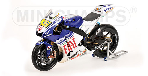 YAMAHA YZR-M1 – VALENTINO ROSSI – TEAM FIAT YAMAHA – GP INDIANAPOLIS MOTOGP 2008 – WET/DIRTY VERSION L.E. 4999 pcs. 1:12 model