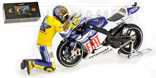 YAMAHA YZR-M1 – VALENTINO ROSSI – MOTO GP 2010 VALENCIA – WITH FIGURINE (GIFTBOX) L.E. 3999 pcs. 1:12 model