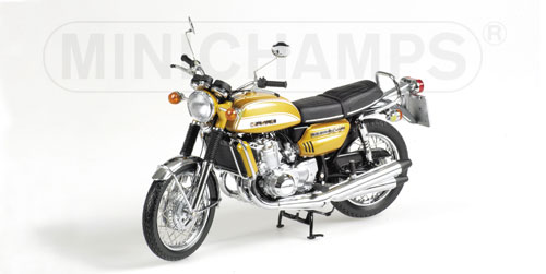 SUZUKI GT 750 – 1972 – CANDY GOLD 1:12 model