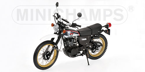 YAMAHA XT 500 – 1981 – BLACK/SILVER – WITH GOLDEN RIMS 1:12 model
