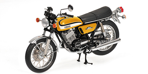 YAMAHA RD 350 – 1973 – ORANGE 1:12 model