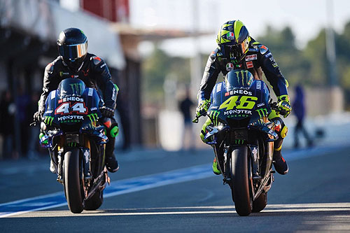 YAMAHA YZR-M1 – SET 2 BIKES 2 FIGURINES – HAMILTON/ROSSI – TEST VALENCIA 2019 1:12 model