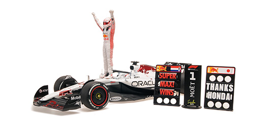 ORACLE RED BULL RACING RB21 – MAX VERSTAPPEN – WINNER JAPANESE GP 2025 W FIGURINE, 2 PITBOARDS AND POSITION BOARD 1:12 model