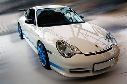 PORSCHE 911 GT3 RS – 2002 – WHITE W/BLUE STRIPES 1:18 model