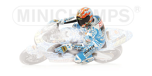 FIGURINE – RIDING – VALENTINO ROSSI – WORLD CHAMPION – GP 500 2001 MUGELLO L.E. 3996 pcs. 1:12 model