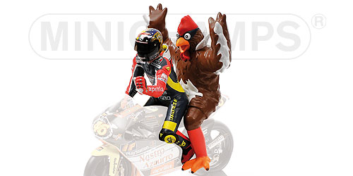 FIGURINE – VALENTINO ROSSI (+ CHICKEN) – GP 250 BARCELONA – 1998 L.E. 2016 pcs. 1:12 model