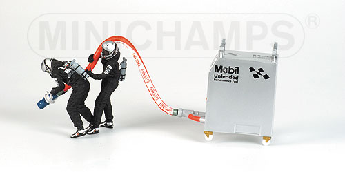 MCLAREN REFUELLER SET – 2002 1:18 model
