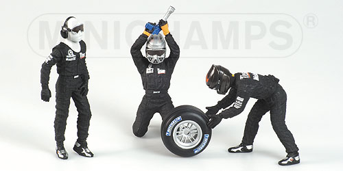 MCLAREN FRONT TYRE CHANGE SET – 2002 1:18 model