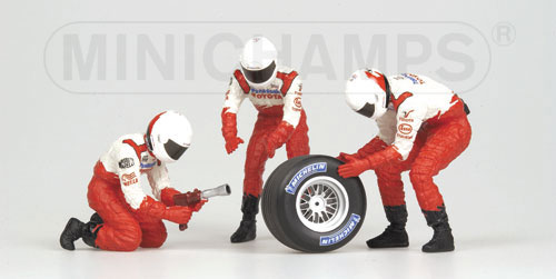 TOYOTA REAR TYRE CHANGE SET PS’02 1:18 model