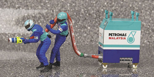 SAUBER REFUELLER SET PS’02 1:43 model
