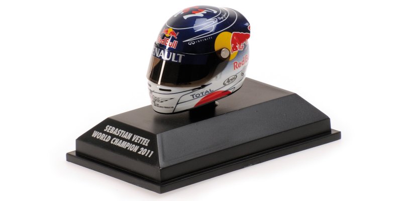 ARAI HELMET – SEBASTIAN VETTEL – SUZUKA 2011 – WORLD CHAMPION 1:8 model