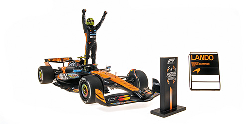 MCLAREN FORMULA 1 TEAM MCL39 – LANDO NORRIS – WORLD CHAMPION – ABU DHABI GP 2025 W.STAN. FIGURINE. 2 PITBOARDS 1:18 model