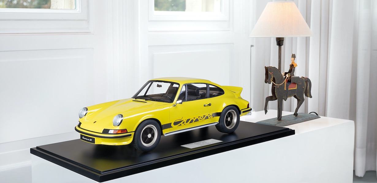 PORSCHE 911 CARRERA RS 2.7 TOURING – 1972 – GELB MIT SCHWARZEM DEKOR - L.E. 33 pcs. 1:8 model