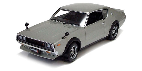 NISSAN SKYLINE 2000 GT-R (KPGC110) – SILVER (08255S) 1:18 model
