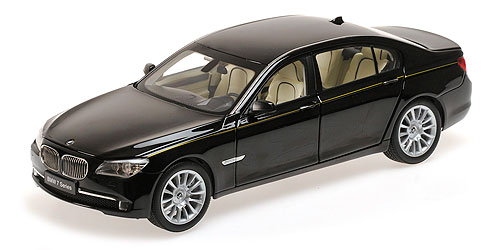 BMW 7 SERIES (F02) – BLACK (08783BK) 1:18 model
