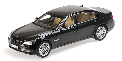 BMW 7 SERIES F02 – 2013 – CARBON BLACK (08784BK) 1:18 model