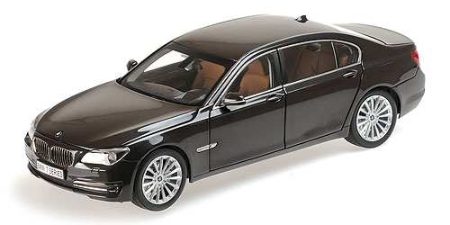 BMW 7 SERIES F02 – 2013 – SOPHISTO GREY (08784SGR) 1:18 model