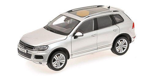VOLKSWAGEN TOUAREG V6 TSI – COOL SILVER METALLIC (08822CS) 1:18 model
