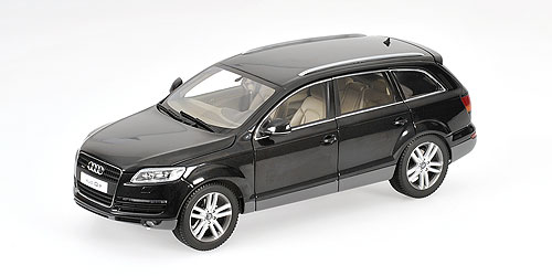AUDI Q7 – BLACK 1:18 model