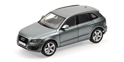AUDI Q5 – QUARZ GREY METALLIC 1:18 model